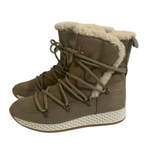 J SlidesTan Suede Laced Boots 8